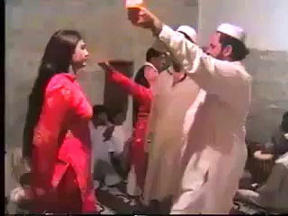 PAKI call girl slaps mulla..Caught on cam.funny