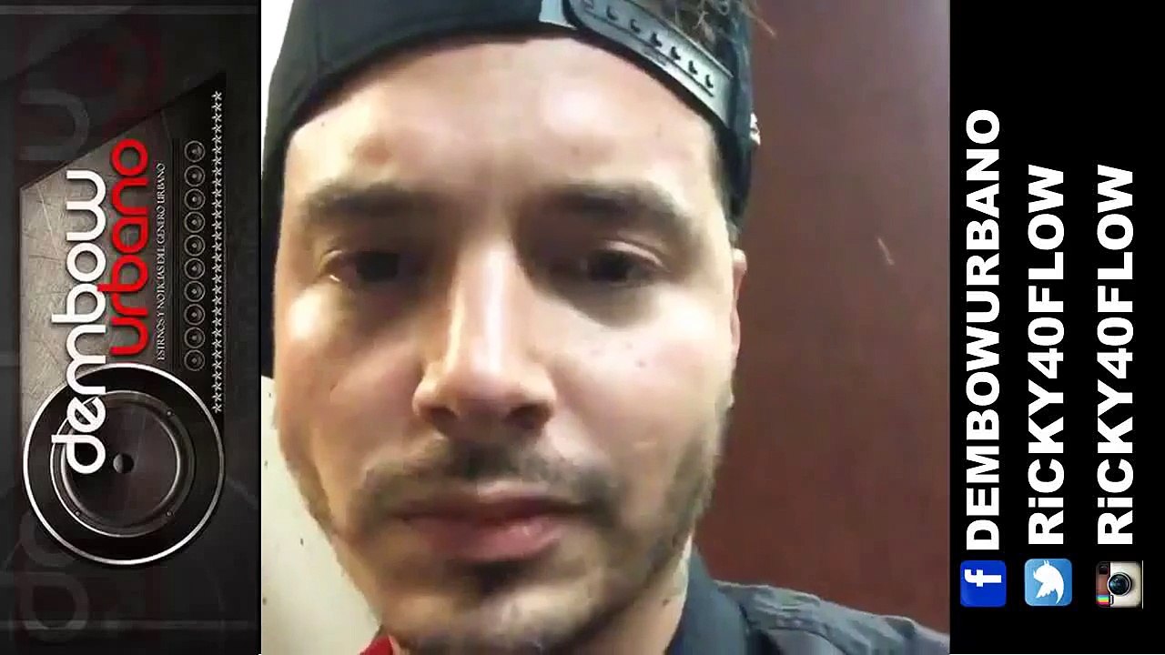 J Balvin besa a Enrique Iglesias y se declara fans del cantante