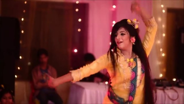 Outstanding Girls Medley Mehndi Dance