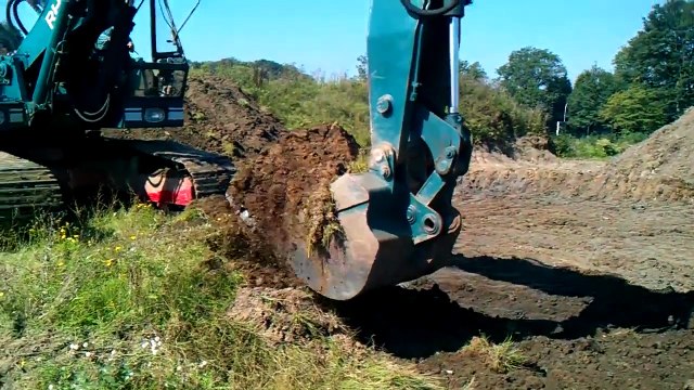 amazing excavator skills,excavators at work,excavators dancing