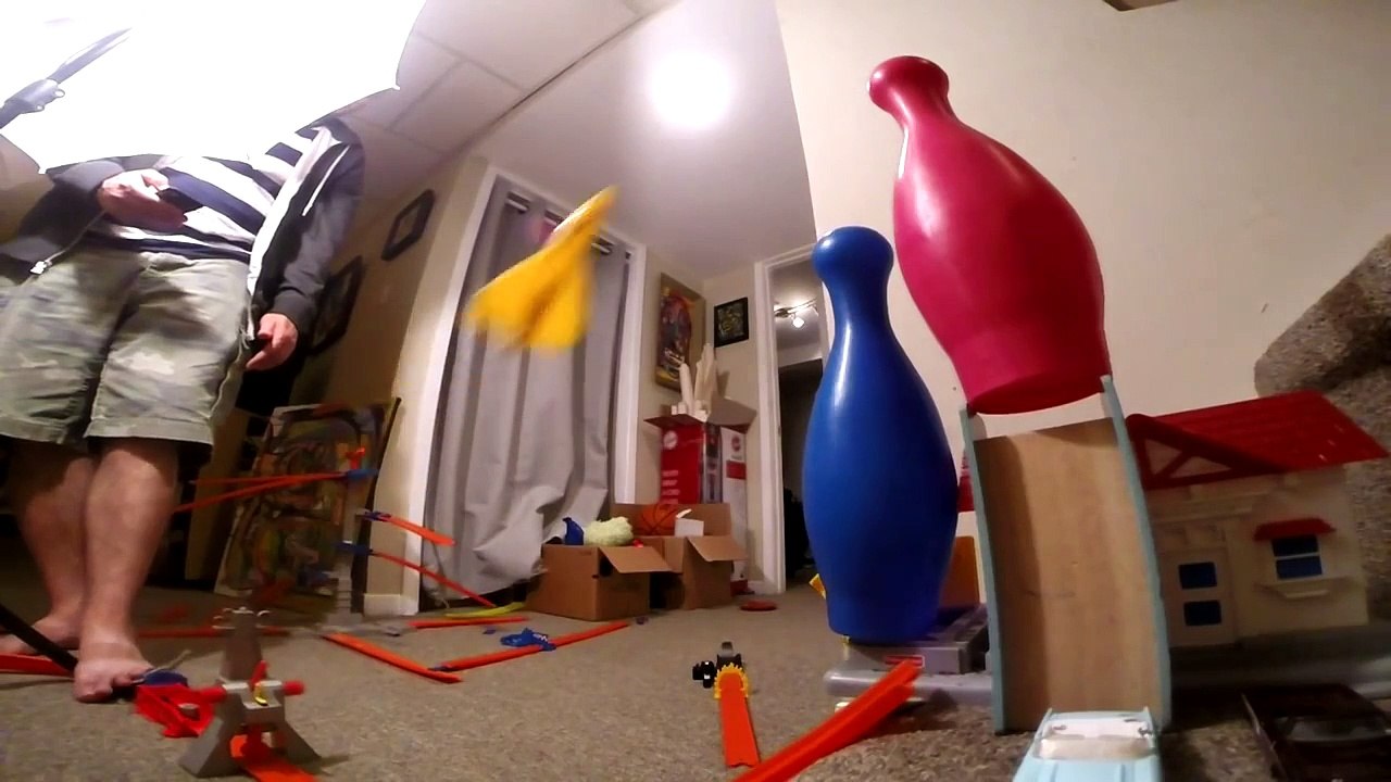 HOT WHEELS STUNT ACTION! PLANE LAUNCHER CRASH CARS super tracks FUN!