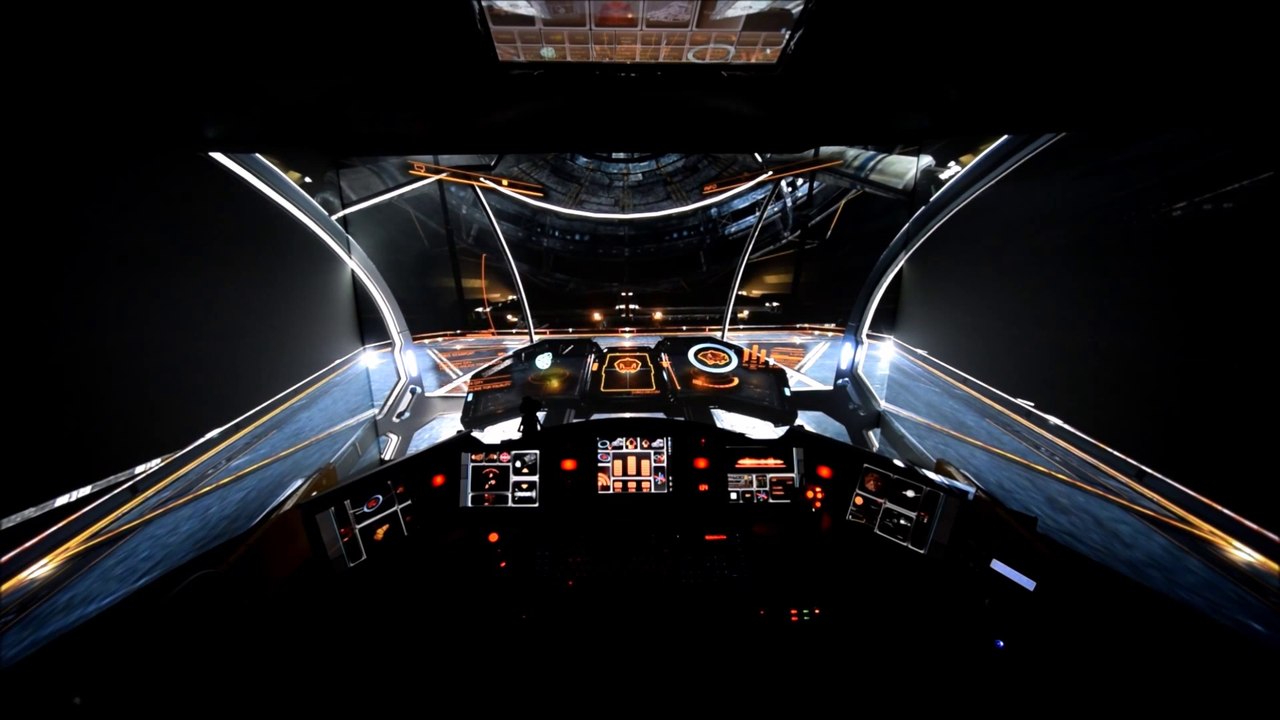 Ce gamer s'est créé son propre vaisseau spatial chez lui. Simulateur avec ecran 180°