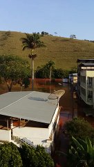 Lama que saiu da barragem de Mariana atinge cidade de Barra Longa