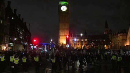 Londres: marche anti-capitaliste des "millions de masques"