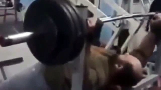 Интересно, что качается больше Дядя Жора ЖЖОТ))