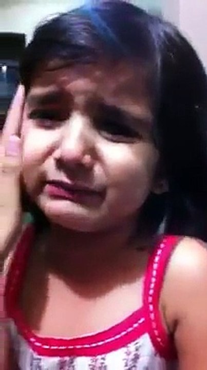 اہاہاہاہاہا چھوٹی بچی نے چیغم کھا لی اب شغل دیکھو اس کا