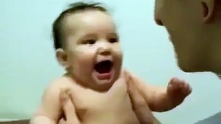 ---Cười đau bụng với khuôn mặt em bé khi bị bố dọa - YouTube