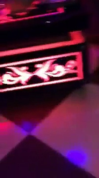 Wife in step with her ​​husband in the clube