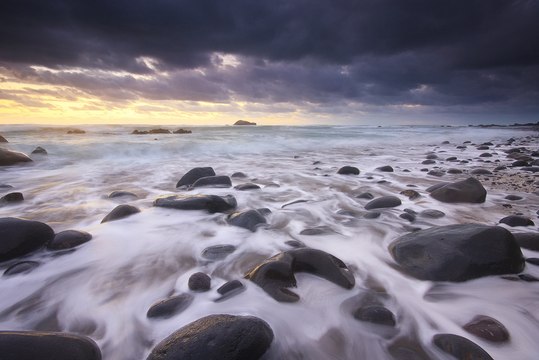 Milky Sea Waves - Doodh jaisa Paani - ALLAH ka Mojza