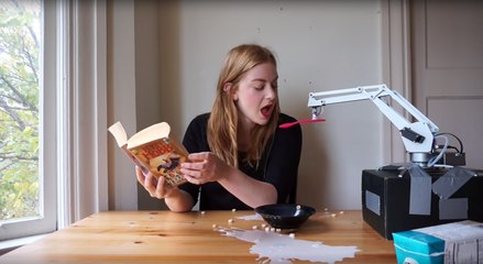Un robot tente de servir des céréales - La Semaine geek