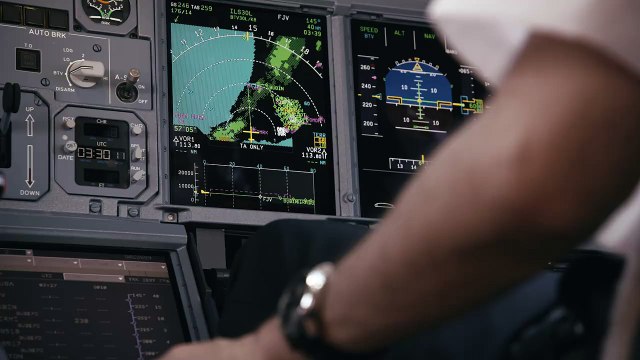 2 Men in Jetpacks Fly with Emrate Jumbo Jet in Dubai bit.ly/1CHjNYH