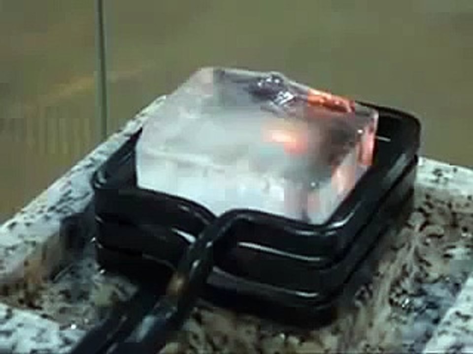 Buz kalıbını aniden ısıtırsak ne olur - Komik videolar - Funny videos