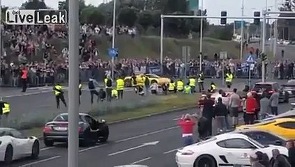 Eleman Ferrarinin Canına Okuyor - Komik videolar - Funny videos