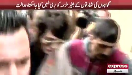 Model Ayaan at court