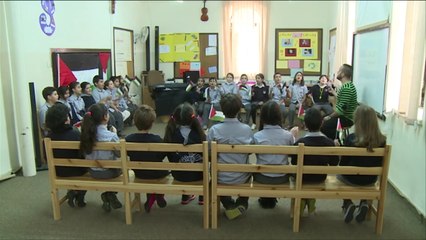 ناشطون فلسطينيون ينظمون فعالية تصدح بنشيد "موطني"