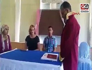 Nikahta şaka yapan damada nikah memurundan kapak
