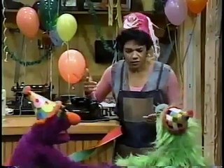 Sesame Street Big Bird Finds a Wand