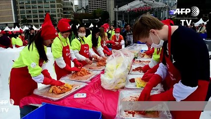 Seoul pickled pink in mass kimchi-making event