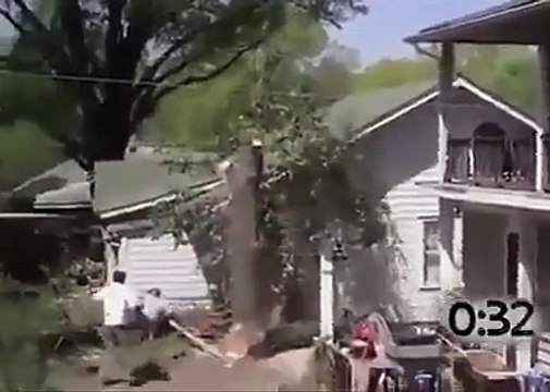 Couper un arbre peut être dangereux. Pensez-y !!