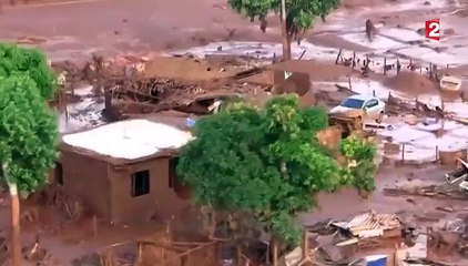 Brésil : un village enseveli par une coulée de boue