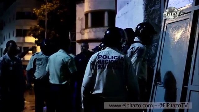 Funcionarios policiales desalojaron una invasión en La Feria Popular de Chacaito