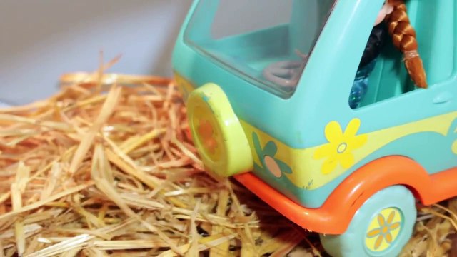 HALLOWEEN Prank HAUNTED Mystery Machine Disney Frozen Anna Princess Parody Scooby Doo Van