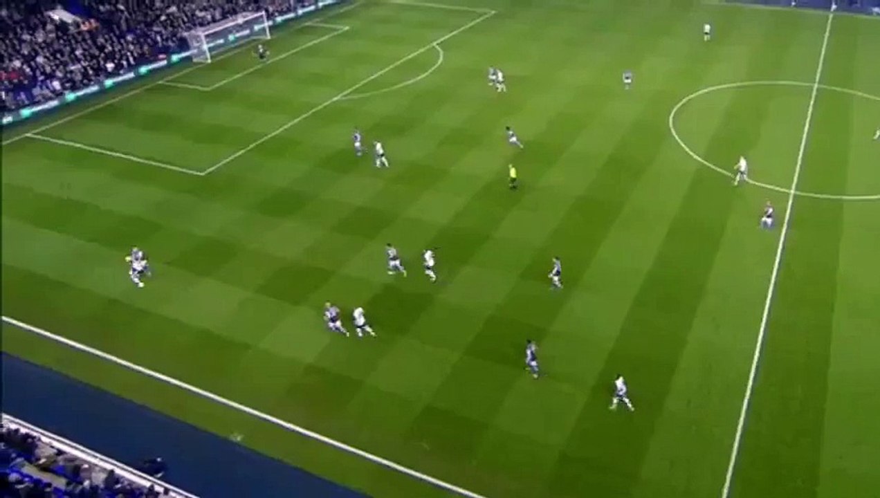 Um árbitro que festeja o gol da sua equipe!