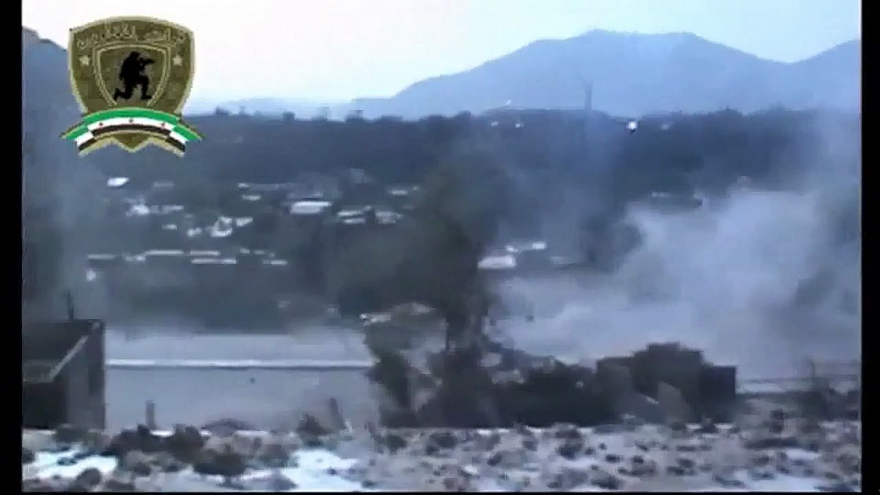 Free Syrian army attack russian tank with RPG + close shooting