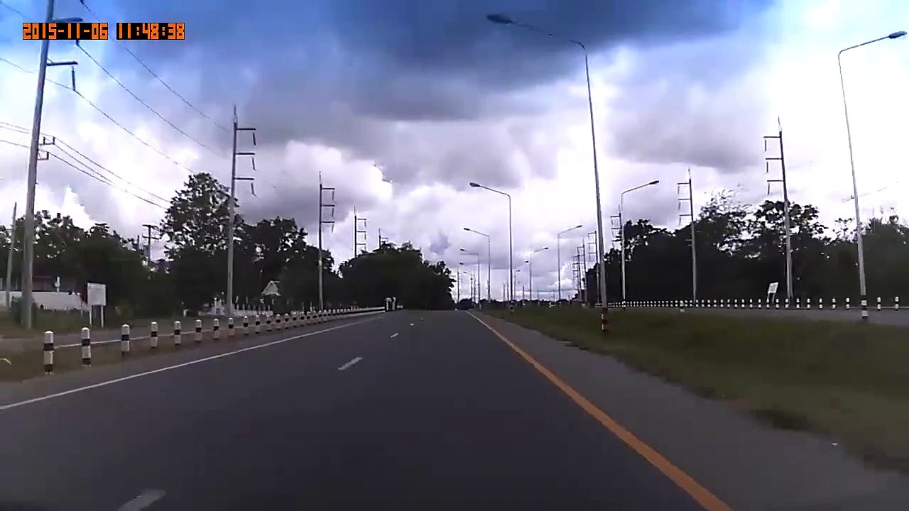 วินาทีกระบะปาดหน้า !!! (6/11/58)