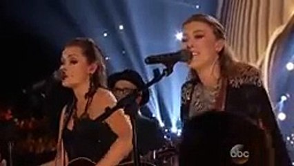 MUSIC : Country Music Awards 2015 Maddie and Tae CMA Awards 2015