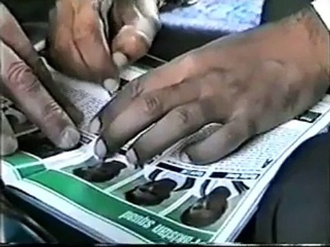 دیکھیے 1996 دورہ انگلینڈ کی نایاب ویڈیو جو کسی کھلاڑی نے اپنے کیمرے سے ڈریسنگ روم اور بس میں سفر کے دوران بنائی سنیے