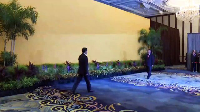 China's Xi meets Taiwan's Ma in historic summit