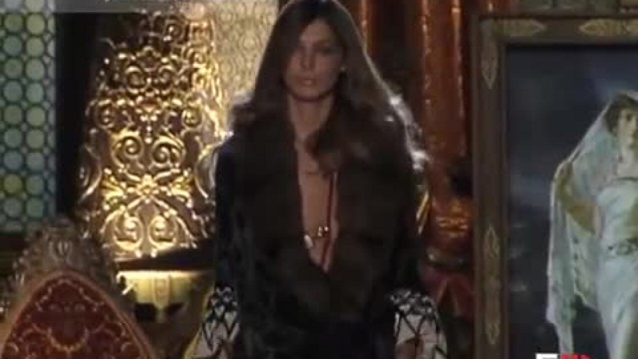 Fashion Show ROBERTO CAVALLI Autumn Winter 2006 2007 Milan 1 of 3 by Fashion Channel