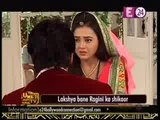 Ragini Kar Rahi Hai Swara Ke Kamre Ki Jasoosi Jisse Laksh Hua Ragini Par Gussa - 7 November 2015 - Swaragini