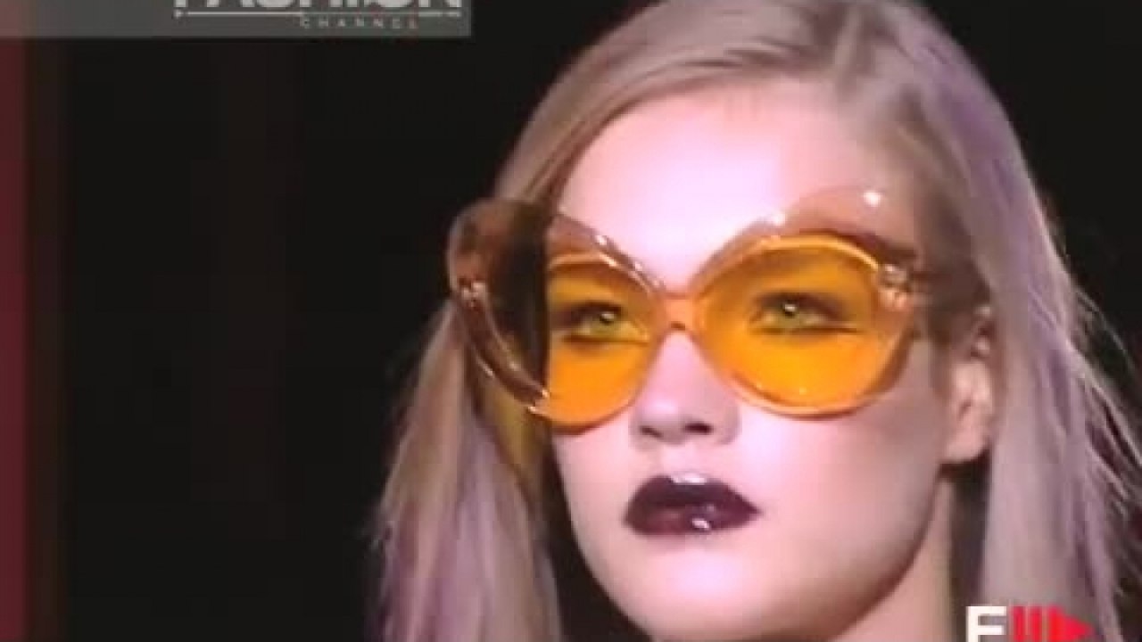 VERSACE ATELIER Autumn Winter 2002 2003 2 of 4 Paris Haute Couture by Fashion Channel