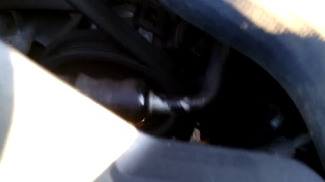 Grand Cherokee wj 4.7 2002 - bruit direction assistée durite02