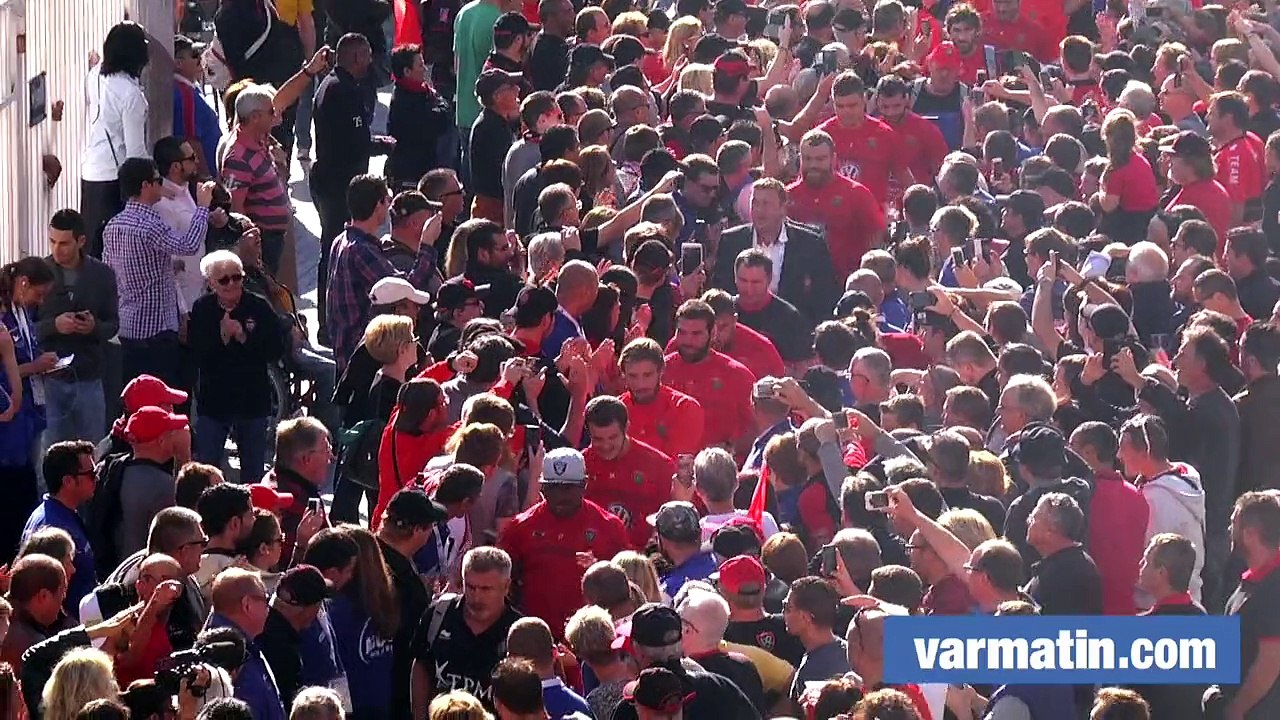 Première traversée des supporters du RCT pour Quade Cooper