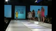 [Funny] Models Falling with High Heels