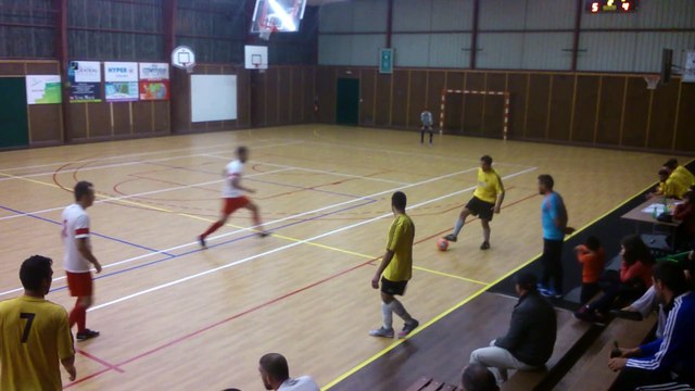 But magnifique de l'équipe 1 de Falleron Futsal contre Luçon Vendée Foot 1 (victoire 7-4)