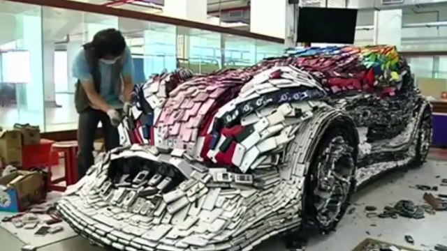 Un coche construido... ¡con teléfonos móviles!
