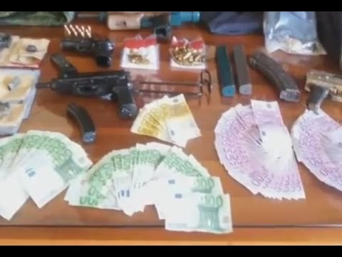 Bari - Arsenale con uniformi della Polizia, arrestati due pregiudicati di Carrassi (07.11.15)