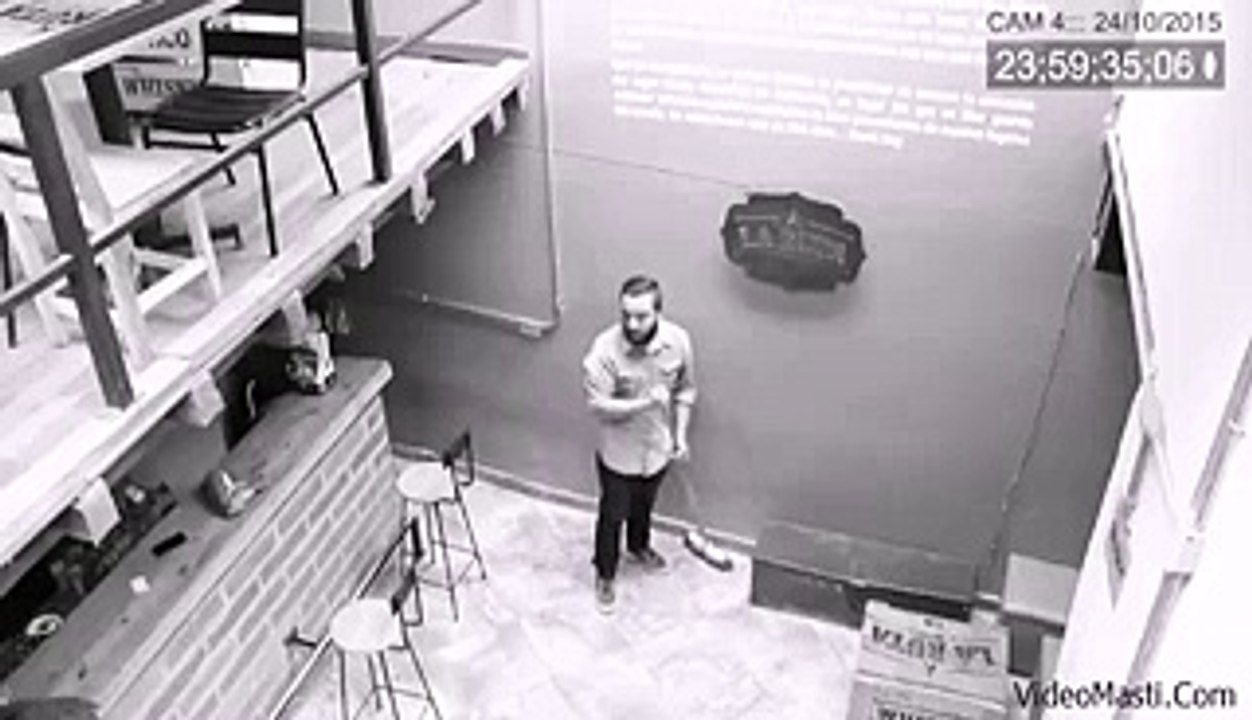 Dhyan Se Dekho Is Bande Ke Sath Kya Hota Hai