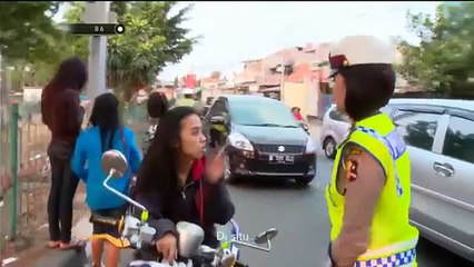 86 - Brigadir Herlina Tilang Cabe-cabean pake Motor Bonceng 4 Tanpa Helm