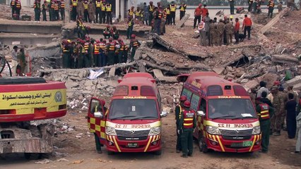 Toll rises after Pakistan factory collapse