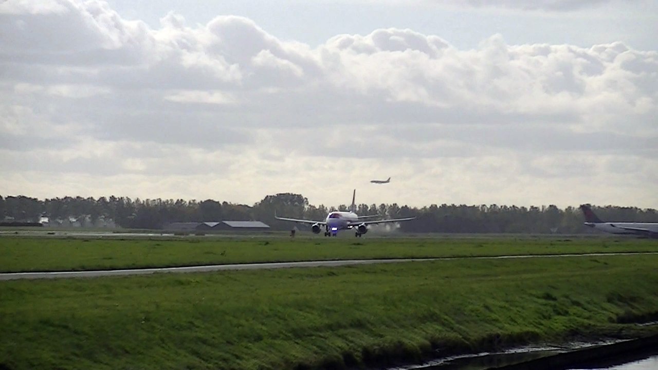 EasyJet G-EZOR takeoff AMS