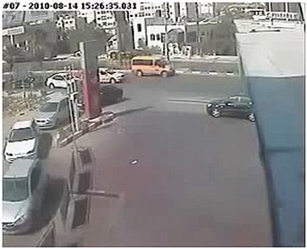 أغرب حادث في محطة بنزين مصرية (فيديو)