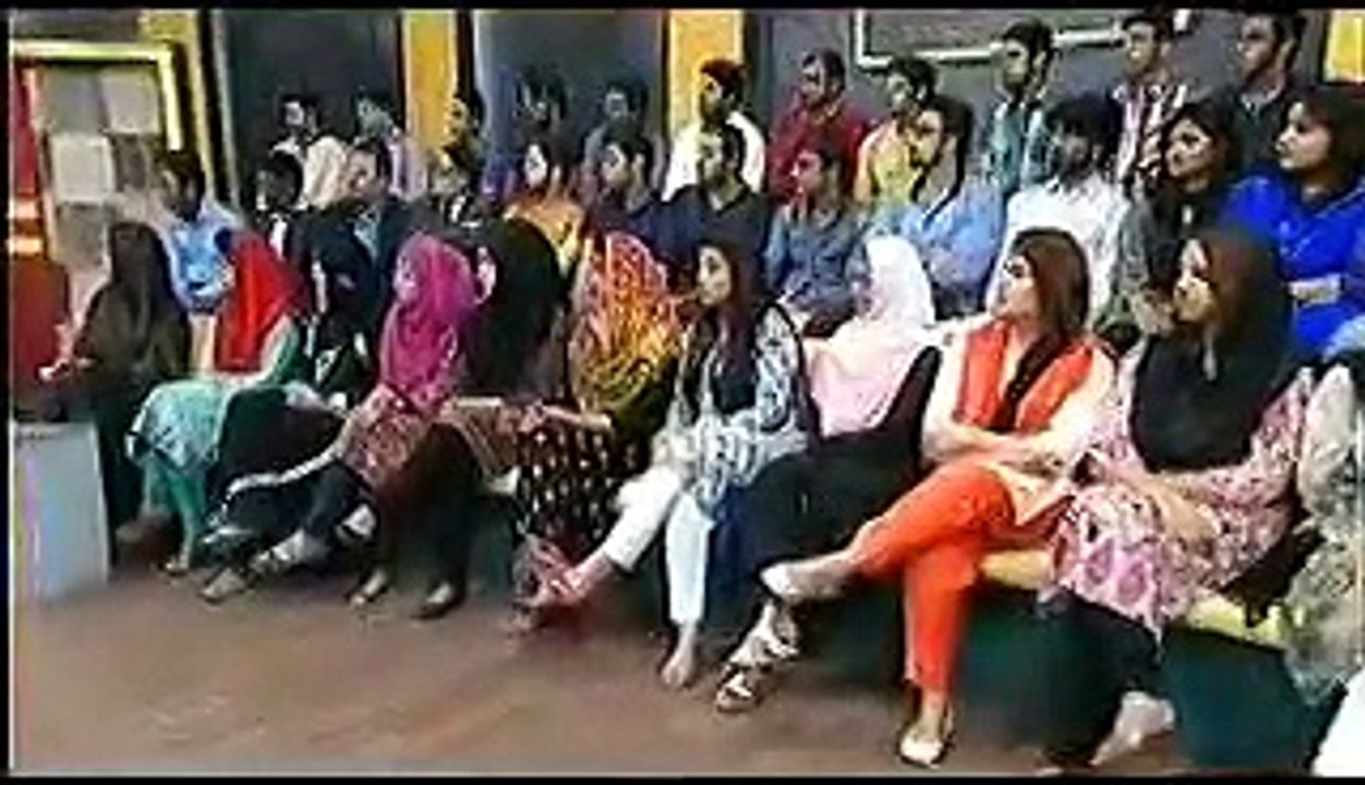 Khabardar, Aftab Iqbal, 6 November, 2015_clip2
