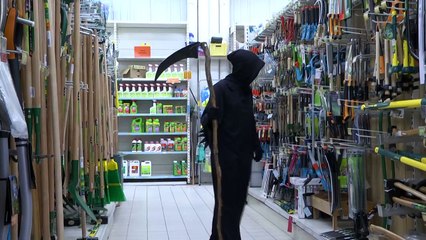 Grim Reaper - Scare Prank (Rémi Gaillard)