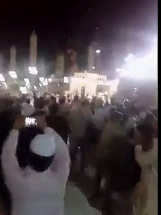 See how people of Pakistan blessing Gen Rahil shareef in Masjid-e-Nabvi