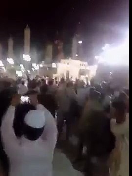 See how people of Pakistan blessing Gen Rahil shareef in Masjid-e-Nabvi